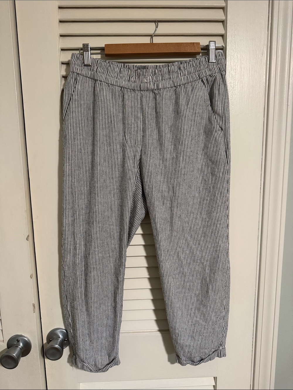 J Crew. Petite pinstriped cropped pants